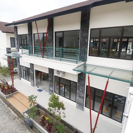 เรดดอร์ซ พลัส เนียร์ กัวลานามูแอร์พอร์ต Hotel เมดาน ภายนอก รูปภาพ